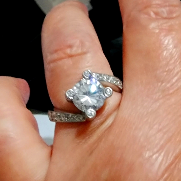 925 Sterling Silver Diamond Ring - Picture 7 of 13